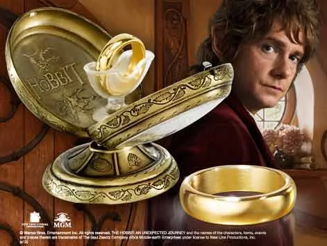 ANILLO UNICO LISO EN EXPOSITOR, EL HOBBIT
