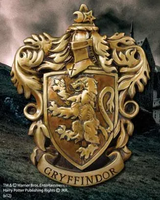 CASA GRYFFINDOR ESCUDO DE PARED 20 X 28 CM EN RESINA, HARRY POTTER