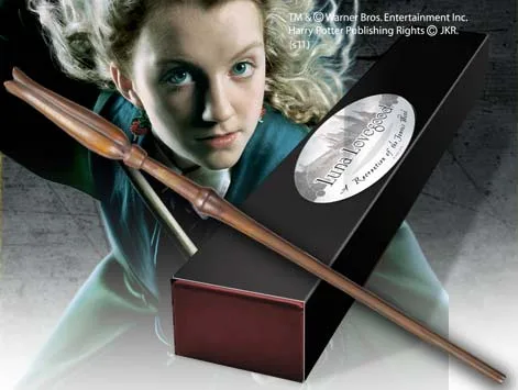 LUNA LOVEGOOD VARITA CON CAJA Y PLACA DE IDENTIFICACIîN, HARRY POTTER