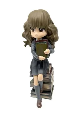 HERMIONE PILA DE GRIMORIOS FIGURA HARRY POTTER WIZARDING WORLD