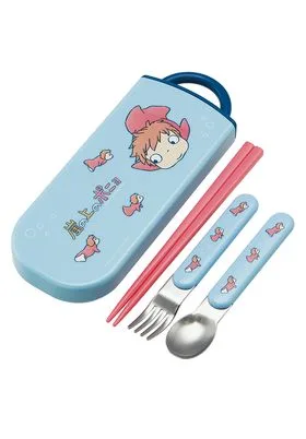 PONYO IN THE OCEAN SET PALILLOS CUCHARA TENEDOR PONYO EN EL ACANTILADO